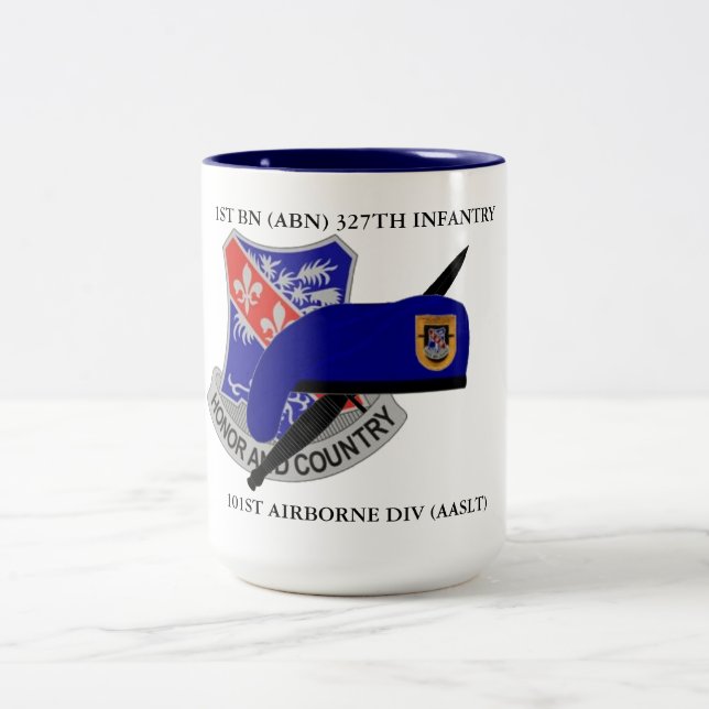 CANECA DE CAFÉ EM DOIS TONS 1RUA BN (ABN) 327TH INFANTRY MUG (Centro)