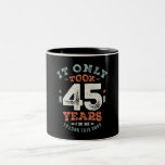 Caneca De Café Em Dois Tons 45 Aniversário Engraçado, 45 Anos<br><div class="desc">Este engraçado ditado gráfico faz um excelente presente para um homem ou mulher de 45 anos. Tornar esta 45ª festa de aniversário especial com esta design, Demorou Apenas 45 Anos Para Que Eu Fosse Tão Bem. Este produto faz o perfeito presente de aniversário humorístico para seu amigo ter 45 anos!...</div>