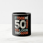 Caneca De Café Em Dois Tons 50 Aniversário Engraçado 50 Anos<br><div class="desc">Este engraçado ditado gráfico faz um excelente presente para um homem ou mulher de 50 anos. Tornar esta 50ª festa de aniversário especial com esta design,  Demorei 50 Anos Para Parecer Bem. Este produto faz o perfeito presente de aniversário humorístico para seu amigo ter 50 anos!</div>