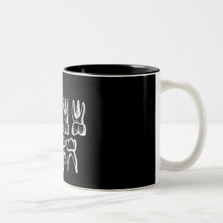 Caneca De Café Em Dois Tons A anatomia do cinza - dentes