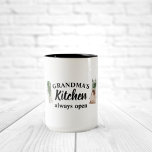 Caneca De Café Em Dois Tons A cozinha da vovó moderna é sempre o melhor presen<br><div class="desc">Bem-vindos à cozinha da vovó, onde o amor e o calor estão sempre no menu! Aprecie sua avó favorita com este charmoso produto de presente de Zazzle. Seja para Dia de as mães, seu aniversário, ou apenas para mostrar apreço, este item pensativo certamente trará um sorriso para sua face.Surpresa Avó...</div>