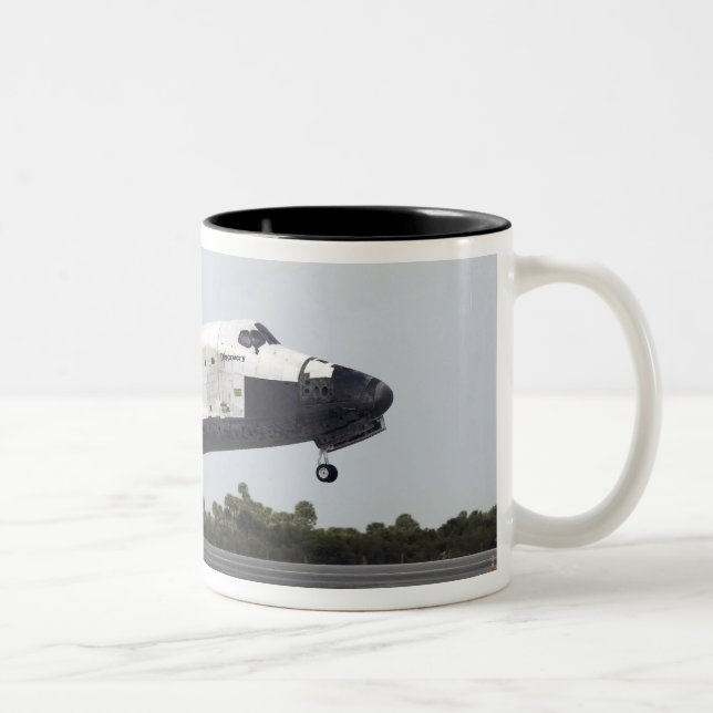 Caneca De Café Em Dois Tons A Descoberta de Encerramento de Espaço é alterada (Direita)
