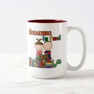 Caneca De Café Em Dois Tons A figura leitura da vara dos miúdos é divertimen