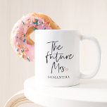 Caneca De Café Em Dois Tons A futura Sra. e o seu nome | Presente de Beleza Mo<br><div class="desc">Apresentando "A futura Sra. e seu nome", o moderno dom da beleza set de Zazzle Comemora a alegria ocasião da futura Sra. com um presente de beleza moderno de Zazzle que combina luxo, personalização e estilo. Este conjunto exclusivo de presentes foi projetado para fazer com que ela se sinta realmente...</div>