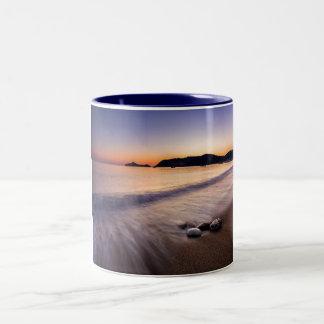 CANECA DE CAFÉ EM DOIS TONS A HORA MÁGICA NA COSTA