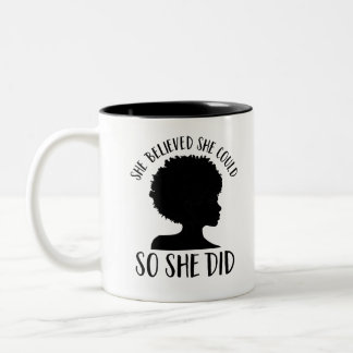 Caneca De Café Em Dois Tons A Mágica Menina Negra Ela Acreditava Que Podia.