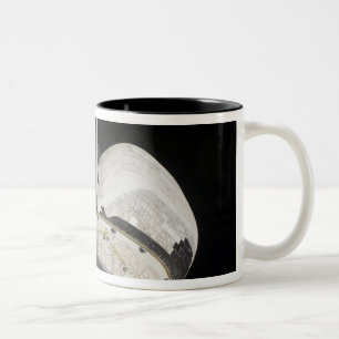 Caneca De Café Em Dois Tons A parcela traseira do esforço do vaivém espacial