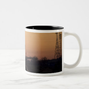 Caneca De Café Em Dois Tons A plataforma de lançamento Soyuz