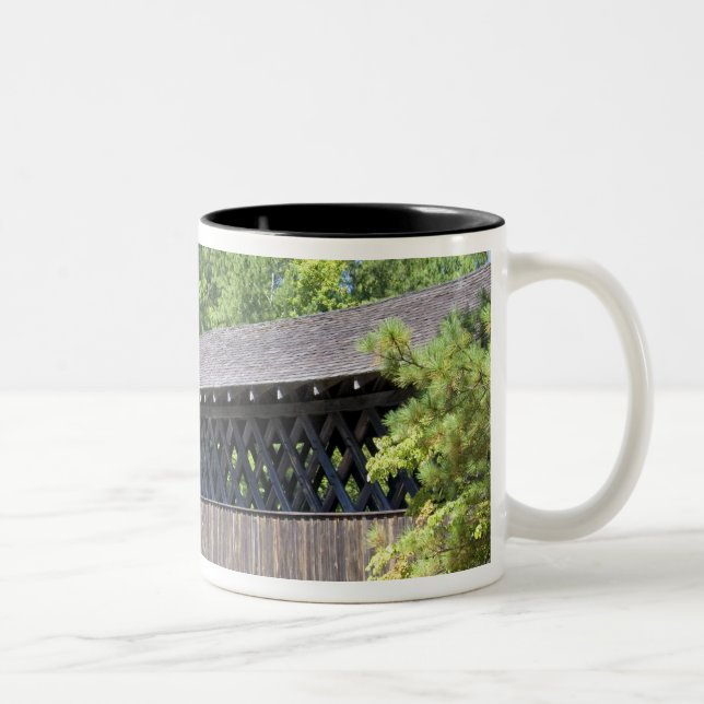 Caneca De Café Em Dois Tons A Ponte Cobierta Stone Mountain em Stone (Direita)
