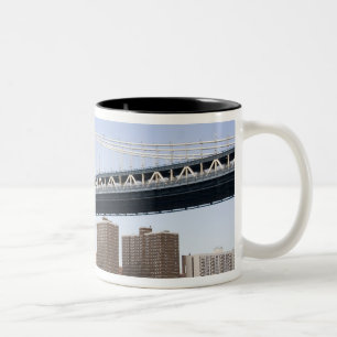 Caneca De Café Em Dois Tons A ponte de Manhattan sobre o rio East