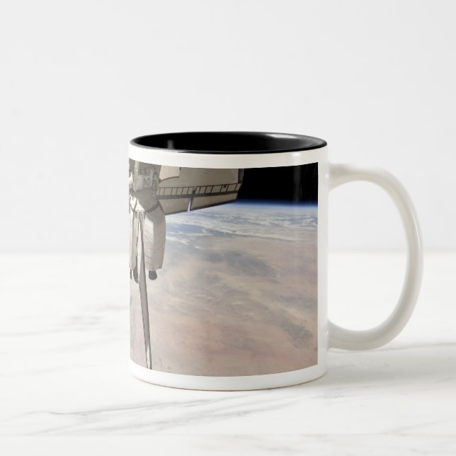 Caneca De Café Em Dois Tons A seção de jangada do ônibus espacial encaixado (Direita)