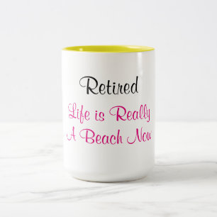 Caneca De Café Em Dois Tons A vida aposentada é realmente uma praia agora -
