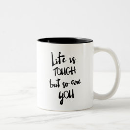 Caneca De Café Em Dois Tons A vida é dura, moderna caligrafia