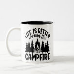 Caneca De Café Em Dois Tons A vida é melhor ao redor da fogueira<br><div class="desc">Estes são presentes fantásticos para seus amigos,  família ou colegas. Eles têm a garantia de fazer o receptor rir no seu aniversário,  Natal ou até mesmo para uma pequena surpresa aleatória.</div>