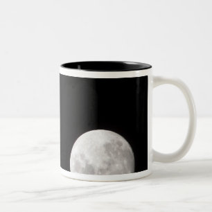 Caneca De Café Em Dois Tons A vista de uma Lua cheia, igualmente mostra Marte