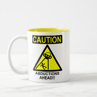 Caneca De Café Em Dois Tons Abducções do cuidado adiante!!