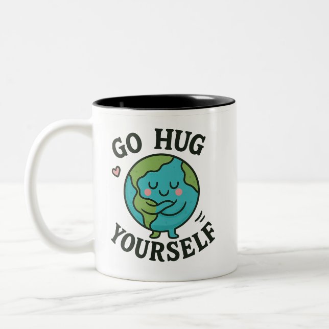 Caneca De Café Em Dois Tons Abraçar-se da Terra - Engraçada Ecologicamente (Esquerda)