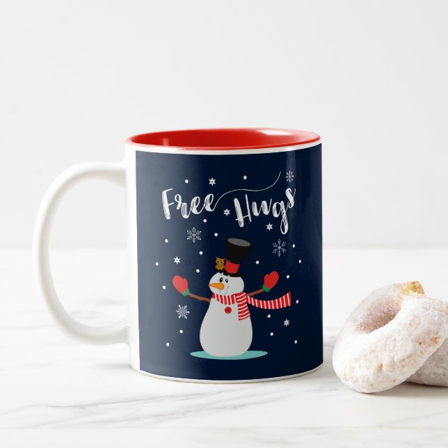 Caneca De Café Em Dois Tons Abraços livres. Boneco de neve, flocos de neve. (Com Donut)