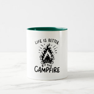 Caneca De Café Em Dois Tons Acampamento - A vida é melhor perto da fogueira