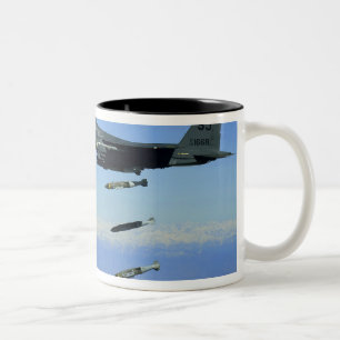 Caneca De Café Em Dois Tons Aeronave da Força Aérea dos EUA F-15E Strike Eagle