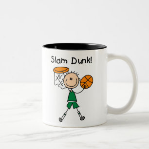 Caneca De Café Em Dois Tons Afundanço do basquetebol dos meninos