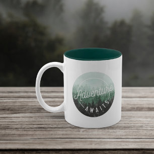 Caneca De Café Em Dois Tons Aguardam Aventura