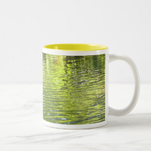 Caneca De Café Em Dois Tons Águas de Oak Creek Amarelo e Verde Foto