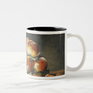 Caneca De Café Em Dois Tons Ainda vida dos pêssegos, loucos, uvas