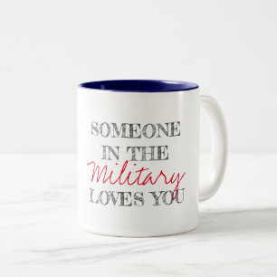 Caneca De Café Em Dois Tons Alguém no MILITAR ama a tipografia