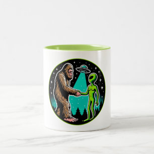 Caneca De Café Em Dois Tons Aliança de Alienígena Bigfoot - Engraçado Cryptid