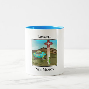 Caneca De Café Em Dois Tons Aliens pousando em Roswell Novo México