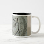 Caneca De Café Em Dois Tons Alivio que descreve um menorah<br><div class="desc">O alivio da escola judaica que descreve um menorah,  Umm de Qeis (Gadara antigo) Jordão (basalto) situado no Louvre,  Paris,  France. O alivio que descreve um menorah,  Umm de Qeis (Gadara antigo) Jordão foi criado em torno do século VI.</div>