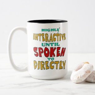 Caneca De Café Em Dois Tons Altamente Interativo Até Ser Falado Diretamente En