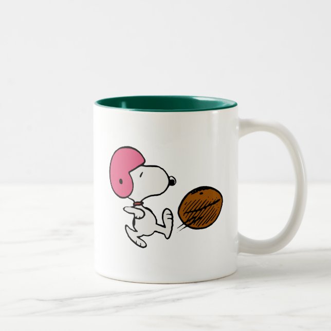 Caneca De Café Em Dois Tons Amendoins | Snoopy Football Kicker (Direita)