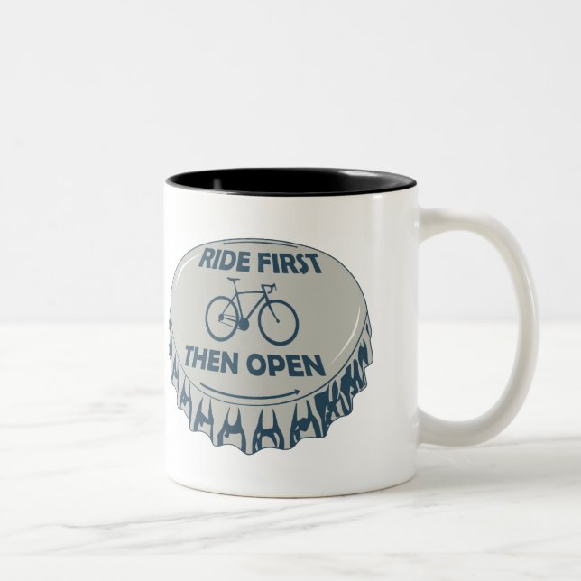 Caneca De Café Em Dois Tons Andar Primeiro E Abrir (Direita)