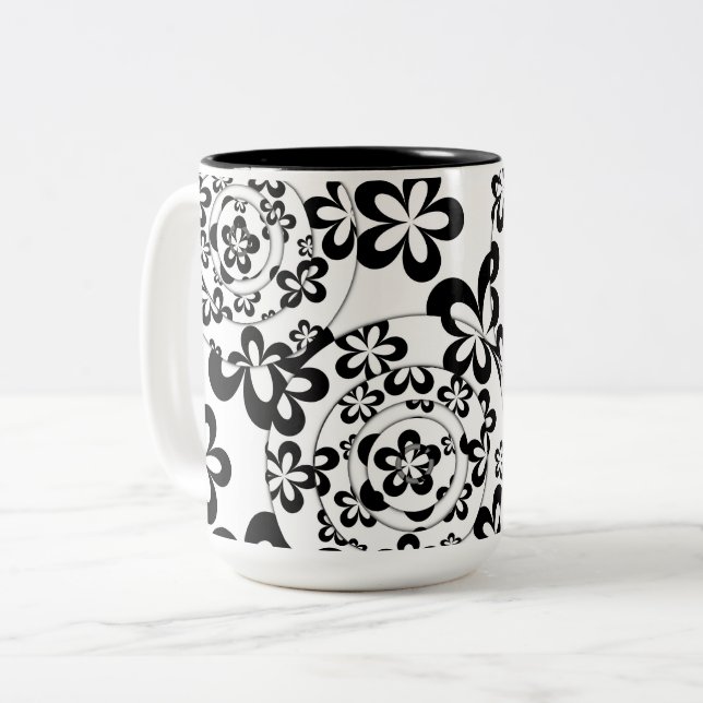 Caneca De Café Em Dois Tons Anéis e Flores Pretas e Brancas (Frente Esquerda)
