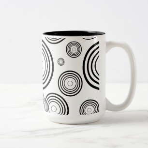 Caneca De Café Em Dois Tons Anéis preto e branco simples
