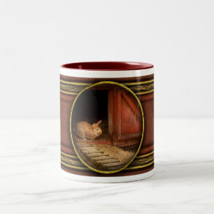 Caneca De Café Em Dois Tons Animal - Coelho - Fazendo ovos para a Páscoa