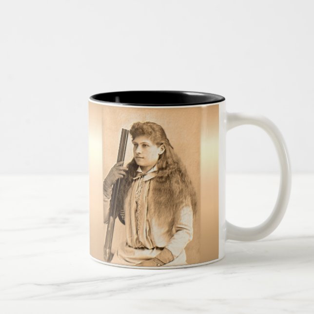 Caneca De Café Em Dois Tons Annie Oakley Portrait (Direita)