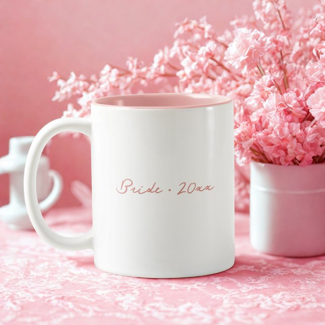Caneca De Café Em Dois Tons Ano Bridal Mínimo de Script Rosa (Criador carregado)