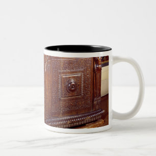 Caneca De Café Em Dois Tons Aparador da noz, escola de Lyonnais
