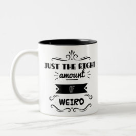 Caneca De Café Em Dois Tons Apenas a quantidade direita de estranho