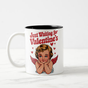 Caneca De Café Em Dois Tons Apenas Esperando Pelo Amor do Bebê Cupido do Dia d