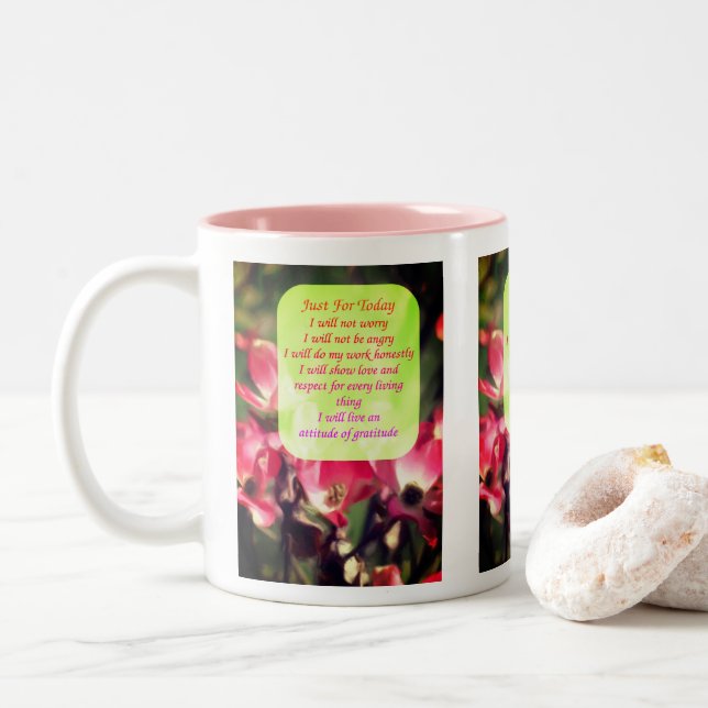 Caneca De Café Em Dois Tons Apenas Para Hoje Flores De Dogwood Inspiracionais (Com Donut)