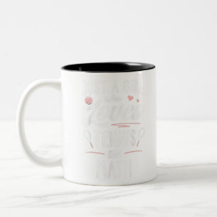 Caneca De Café Em Dois Tons Apenas Uma Menina Que Ama Tênis E Mulheres Presen