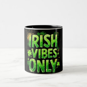 Caneca De Café Em Dois Tons Apenas Víblias Irlandesas