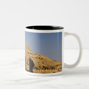 Caneca De Café Em Dois Tons Arábia Saudita, local de Madain Saleh, antigo 2