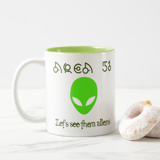 Caneca De Café Em Dois Tons Área 51 Vamos veja os aliens (Com Donut)
