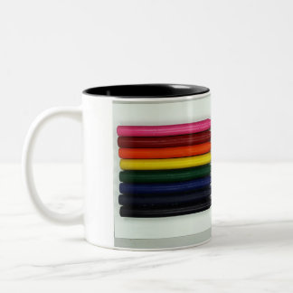 Caneca De Café Em Dois Tons Arte arco-íris do orgulho com lápis de giz