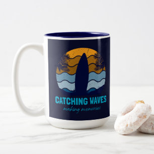 Caneca De Café Em Dois Tons Arte de Praia das Ondas de Captura Retro Surfboard